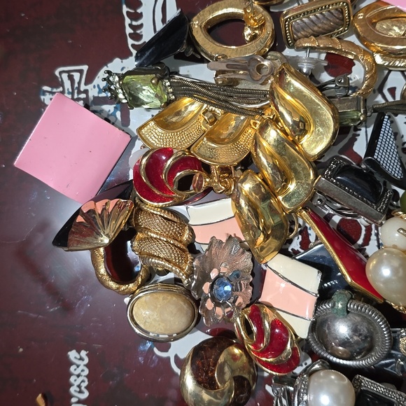 Earring Lot of 25 Sets Vintage & Modern Contemporary - Picture 2 of 4